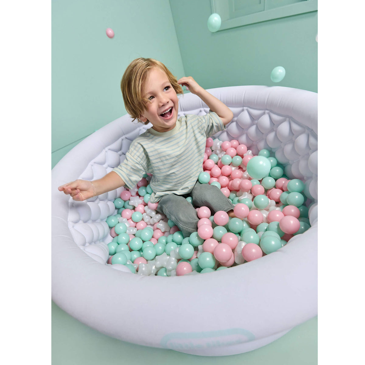 Inflatable Ball Pit w/ 250 Balls